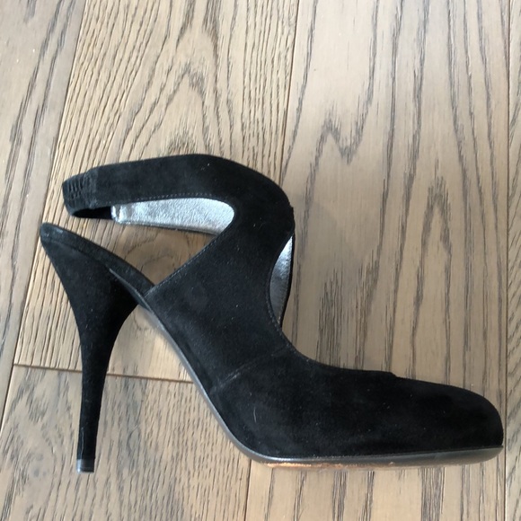 Miu Miu Black Suede Cut Out Round Toe Pumps - Picture 11 of 12